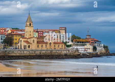 Playa de San Lorenzo Strand, Gijón, Asturien, Spanien Stockfoto