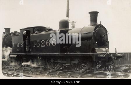 Nr. 15266 ist ein Beispiel für die Lokomotive der Klasse 0-4-4T der Caledonian Railway 439, die 1925 vom LMS gebaut wurde Stockfoto