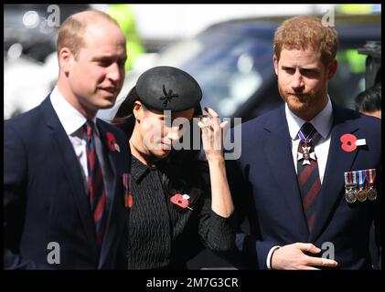 Bild ©lizenziert für Parsons Media. 09/01/2023. London, Vereinigtes Königreich. Prinz William und Prinz Harry. Bild ©lizenziert für Parsons Media. 25/04/2018. London, Vereinigtes Königreich. ANZAC Day Service in Westminster Abbey. Prinz William, der Herzog von Cambridge, trifft Prinz Harry und Meghan Markle beim ANZAC Day Service in Westminster Abbey , Central London Picture by Andrew Parsons / Parsons Media Stockfoto