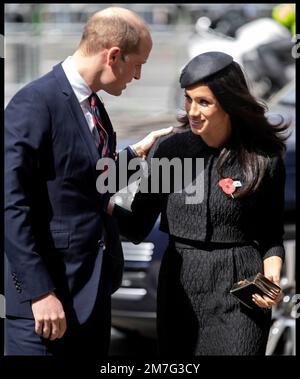 Bild ©lizenziert für Parsons Media. 09/01/2023. London, Vereinigtes Königreich. Prinz William und Prinz Harry. Bild ©lizenziert für Parsons Media. 25/04/2018. London, Vereinigtes Königreich. ANZAC Day Service in Westminster Abbey. Prinz William, der Herzog von Cambridge, trifft Prinz Harry und Meghan Markle beim ANZAC Day Service in Westminster Abbey , Central London Picture by Andrew Parsons / Parsons Media Stockfoto