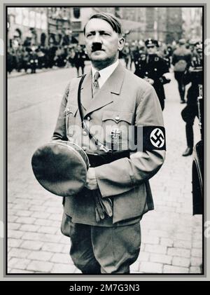 Adolf Hitler in Uniform mit Swastika-Armband bei Nürnberger Nazi-Parade Nazi-Deutschland 1930er Stockfoto