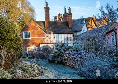 Mühlengärten in Mill Street Warwick Warwickshire nach starkem Winterfrost Stockfoto