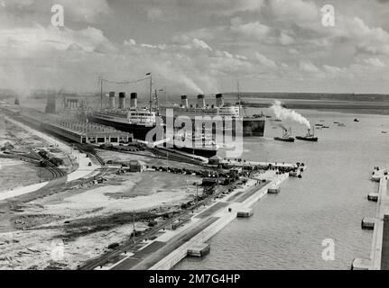 RMS Queen Mary, SS Normandie, Southampton, 1937 Stockfoto