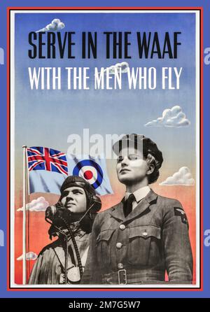 WW2 Propaganda Rekrutierung 'in der WAAF mit den fliegenden Männern dienen.' Britisches Rekrutierungsposter WW2 Frauen Hilfskräfte Luftwaffe Kriegsarbeit UK 1940er World war II Stockfoto