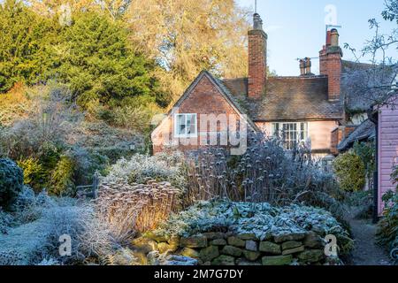 Mühlengärten in Mill Street Warwick Warwickshire nach starkem Winterfrost Stockfoto