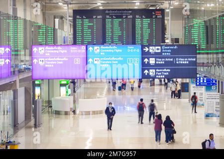 BANGKOK, THAILAND, DEZEMBER 14 2022, Verkehr am internationalen Flughafen Suvarnabhumi Stockfoto