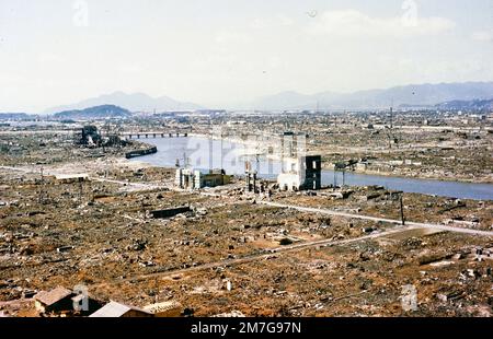 HIROSHIMA, JAPAN - circa 1945-1946 - der allgemeine Blick auf Hiroshima, Japan, aus der Nähe von „Zero“ zeigt eine komplette Zerstörung als Folge von Atomen Stockfoto