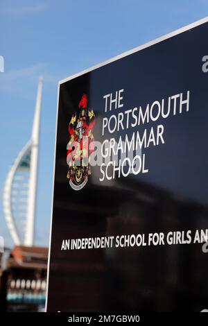 Allgemeiner Blick auf den Eingang der Portsmouth Grammar School in Portsmouth, Hampshire, Großbritannien. Stockfoto