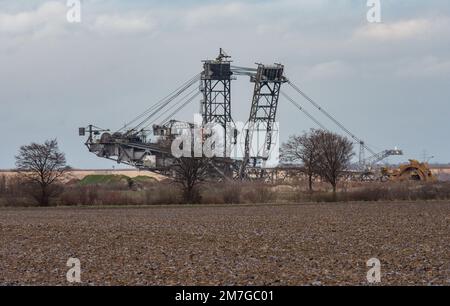 Bedburg Januar 2023 : das Tagebau Garzweiler ist ein Braunkohlebergwerk, das von RWE Power (RWE Rheinbraun AG bis 2003) betrieben wird. Stockfoto