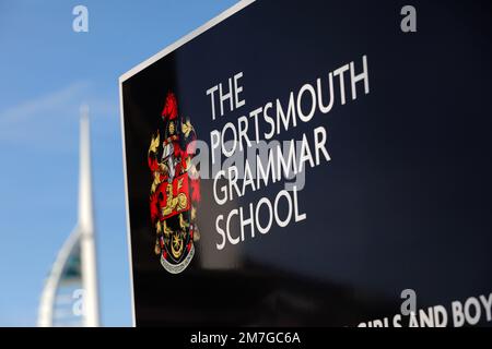 Allgemeiner Blick auf den Eingang der Portsmouth Grammar School in Portsmouth, Hampshire, Großbritannien. Stockfoto