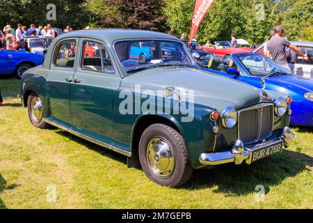 1964 Rover 110 auf einer Oldtimer-Ausstellung im Gnoll Country Park, Neath Port Talbot, Wales, Großbritannien Stockfoto