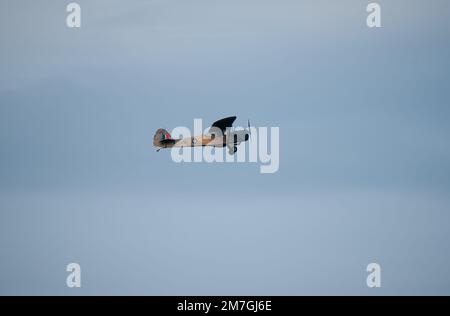 TW511 Auster 5 G-APAF Vintage Army Verbindungs- und Beobachtungsflugzeug im Flug Stockfoto