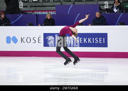 Ilia Malinin (USA) tritt während des MEN-SHORT-PROGRAMMS des ISU Grand Prix des Eiskunstlauf-Finales Turin in Palavela auf. (Foto: Davide Di Lalla / SOPA Images / Sipa USA) Stockfoto