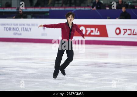 Shoma Uno (JPN) tritt während des MEN-SHORT-PROGRAMMS des ISU Grand Prix des Eiskunstlauf-Finales Turin in Palavela auf. (Foto: Davide Di Lalla / SOPA Images / Sipa USA) Stockfoto