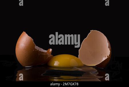 Rohes Ei Zerbrochenes Weichgelee Stockfoto