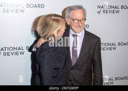 New York, New York, USA. 8. Januar 2023. (NEU) National Board of Review Annual Awards Gala 2023. 08. Januar 2023, New York, New York, USA: Kate Capshaw und Steven Spielberg nehmen am 08. Januar 2023 in New York City an der National Board of Review Annual Awards Gala 2023 in der Cipriani 42. Street Teil. (Kreditbild: © M10s/TheNEWS2 via ZUMA Press Wire) NUR REDAKTIONELLE VERWENDUNG! Nicht für den kommerziellen GEBRAUCH! Stockfoto
