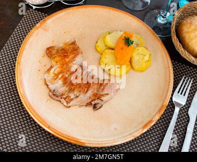 Secreto mit Kartoffel- und Süßkartoffelpüree Stockfoto