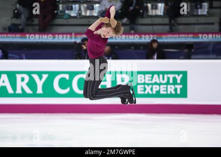 Turin, Italien. 08. Dezember 2022. Ilia Malinin (USA) tritt während des MEN-SHORT-PROGRAMMS des ISU Grand Prix des Eiskunstlauf-Finales Turin in Palavela auf. (Foto: Davide Di Lalla/SOPA Images/Sipa USA) Guthaben: SIPA USA/Alamy Live News Stockfoto