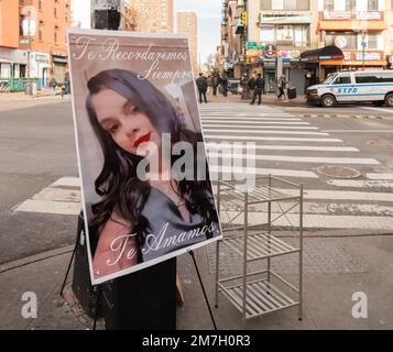 New York City, USA. 08. Januar 2023. Freunde und Familie von Kristal Bayron-Nieves versammelten sich am 8. Januar zur Straßenummantelungszeremonie an der Ecke 116. Street und Lexington Avenue in East Harlem, New York City. 2023, wo die 19-jährige Frau im Januar 2022 bei einem Raubüberfall im Burger King, wo sie arbeitete, erschossen und getötet wurde. Einige lokale Beamte, darunter der New Yorker Bürgermeister Eric Adams, nahmen an der Zeremonie Teil. (Foto: Steve Sanchez/Sipa USA). Kredit: SIPA USA/Alamy Live News Stockfoto