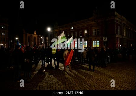 Im Bild: Fahne der Freien sachsen.am Postplatz findet am Montagabend erneut eine Kundgebung mit ca. 300 Teilnehmern statt. Sie haben die Möglichkeit, sich an der Umsetzung der Richtlinie zu beteiligen Stockfoto