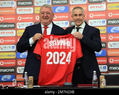 Tirana, Albanien. 09. Januar 2023, Tirana - Albanien. Vorstellung des neuen Managers der albanischen Fußballnationalmannschaft, Sylvinho, und seiner Mitarbeiter Kredit: Nderim Kaceli/Alamy Live News Stockfoto