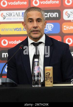 Tirana, Albanien. 09. Januar 2023, Tirana - Albanien. Vorstellung des neuen Managers der albanischen Fußballnationalmannschaft, Sylvinho, und seiner Mitarbeiter Kredit: Nderim Kaceli/Alamy Live News Stockfoto