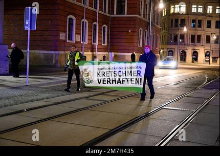 Am Postplatz findet am Montagabend erneut eine Kundgebung mit ca. 300 Teilnehmern statt. Wenn Sie eine der folgenden Bedingungen erfüllen: „, II, III, III, IV, V, V, VI, VII, VII, VII, VIII, IX, X Stockfoto