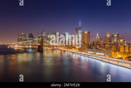 FRD Drive East River Manhattan New York City Skyline bei Nacht Stockfoto