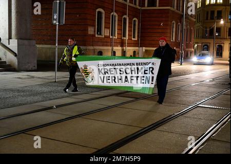 Am Postplatz findet am Montagabend erneut eine Kundgebung mit ca. 300 Teilnehmern statt. Wenn Sie eine der folgenden Bedingungen erfüllen: „, II, III, III, IV, V, V, VI, VII, VII, VII, VIII, IX, X Stockfoto