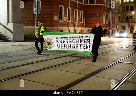 Am Postplatz findet am Montagabend erneut eine Kundgebung mit ca. 300 Teilnehmern statt. Wenn Sie eine der folgenden Bedingungen erfüllen: „, II, III, III, IV, V, V, VI, VII, VII, VII, VIII, IX, X Stockfoto