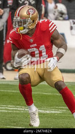 Santa Clara, Kalifornien, USA. 8. Januar 2023. San Francisco 49ers Safety Tashaun Gipson Sr. (31) fängt am Sonntag, den 08. Januar 2023, die zweite Abfangzone für den Tag im Levis Stadium in Santa Clara, Kalifornien. Die 49ers besiegten die Cardinals 38-13. (Kreditbild: © Al Golub/ZUMA Press Wire) NUR REDAKTIONELLE VERWENDUNG! Nicht für den kommerziellen GEBRAUCH! Stockfoto