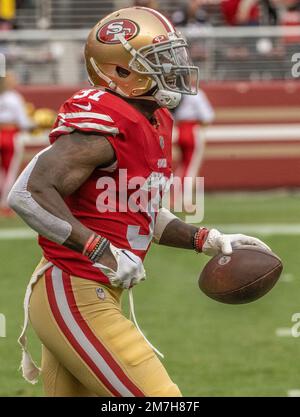 Santa Clara, Kalifornien, USA. 8. Januar 2023. San Francisco 49ers Safety Tashaun Gipson Sr. (31) fängt am Sonntag, den 08. Januar 2023, die zweite Abfangzone für den Tag im Levis Stadium in Santa Clara, Kalifornien. Die 49ers besiegten die Cardinals 38-13. (Kreditbild: © Al Golub/ZUMA Press Wire) NUR REDAKTIONELLE VERWENDUNG! Nicht für den kommerziellen GEBRAUCH! Stockfoto