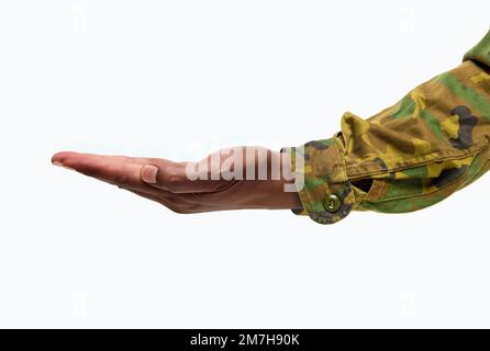 Freigestellte Aufnahme einer Seitenansicht einer Männerhand mit isolierter Handfläche auf weißem Hintergrund Stockfoto