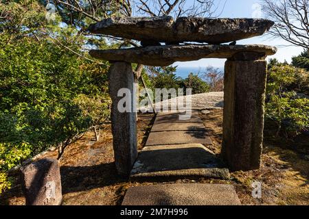 Enoura Observatory Garden das Enoura Observatory wurde an einem malerischen Ort auf der Grundlage des Konzepts der Rückkehr zu den Ursprüngen von Mensch und Kunst geschaffen Stockfoto