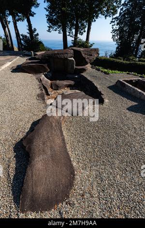 Enoura Observatory Garden das Enoura Observatory wurde an einem malerischen Ort auf der Grundlage des Konzepts der Rückkehr zu den Ursprüngen von Mensch und Kunst geschaffen Stockfoto