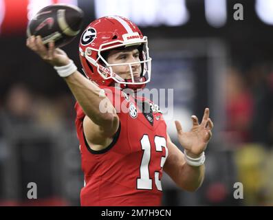 Inglewood, Usa. 09. Januar 2023. Der Quarterback von Georgia, Stetson Bennett, wärmt sich vor dem Beginn der NCAA College Football National Championship 2023 zwischen Georgia und TCU im SoFi Stadium in Inglewood, Kalifornien, am Montag, den 9. Januar 2023 auf. Foto: Jon SooHoo/UPI Credit: UPI/Alamy Live News Stockfoto