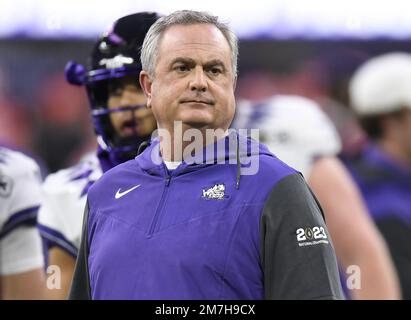 Inglewood, Usa. 09. Januar 2023. TCU-Cheftrainer Sonny Lykes beobachtet sein Team vor Beginn der NCAA College Football National Championship 2023 zwischen Georgia und TCU im SoFi Stadium in Inglewood, Kalifornien, am Montag, den 9. Januar 2023. Foto: Jon SooHoo/UPI Credit: UPI/Alamy Live News Stockfoto