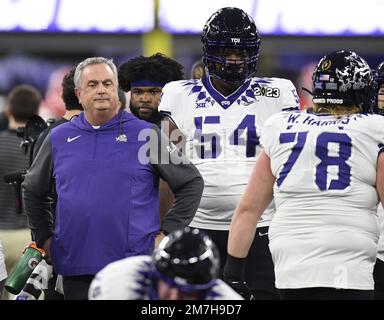 Inglewood, Usa. 09. Januar 2023. TCU-Cheftrainer Sonny Lykes beobachtet sein Team vor Beginn der NCAA College Football National Championship 2023 zwischen Georgia und TCU im SoFi Stadium in Inglewood, Kalifornien, am Montag, den 9. Januar 2023. Foto: Jon SooHoo/UPI Credit: UPI/Alamy Live News Stockfoto