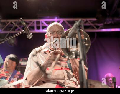 Paris, Frankreich. 29. November 2022. Fred Wesley tritt am 29. November 2022 im New Morning in Paris auf. Stockfoto