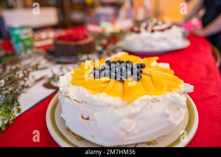 weihnachten, großer pavlova im Sommer in australien Stockfoto