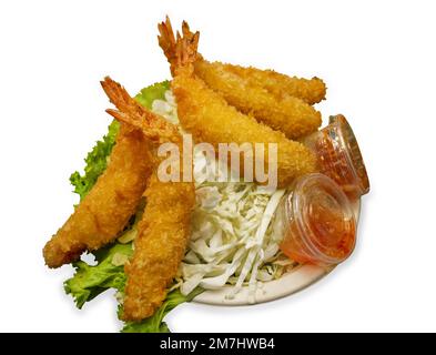 Schnitt aus gebratenen Garnelen oder Garnelen mit Gemüsemischung auf weiß isoliert. Stockfoto