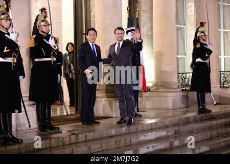 Paris, Frankreich, 09. Januar 2023, Interview zwischen dem japanischen Premierminister Fumio Kishida und dem französischen Präsidenten Emmanuel Macron, Francois Loock/Alamy Credit: Loock francois/Alamy Live News Stockfoto