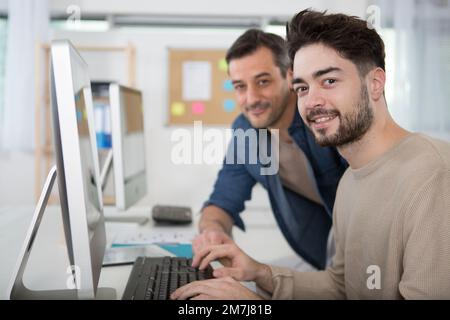 Architekten, die über das neue Projekt diskutieren Stockfoto
