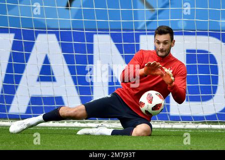 Dateifoto vom 9. Juli 2018 von Hugo Lloris auf der France Training Session vor dem Halbfinale gegen Belgien im St. Petersburg Stadium in St. Petersburg, Russland. Der Torwart und Kapitän der französischen Weltmeisterschaft, Hugo Lloris, hat mit 36 Jahren seinen Rücktritt aus dem internationalen Fußball angekündigt. Tottenham ace Lloris erreichte zwischen 2008 und 2022 Rekordauftritte in Frankreich in 145 Fällen, wobei das Team 121 Mal als Kapitän fungierte, ebenfalls ein Rekord. Foto: Lionel Hahn/ABACAPRESS.COM Stockfoto