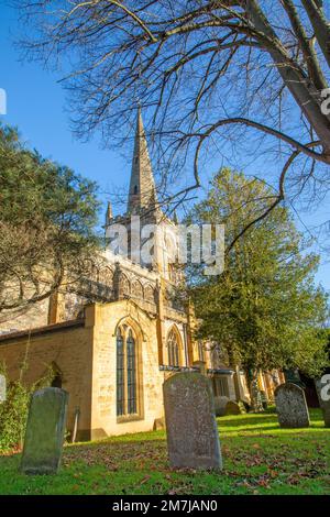 Heilige Dreifaltigkeitskirche oder Shakespeares Kirche, aufgrund ihres Berühmtheits als Ort der Taufe, Heirat und Beerdigung von William Shakespeare. Stratford on Avon Stockfoto