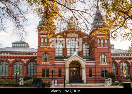 Arts and Industries Building, das zweitälteste (nach dem Schloss) der Smithsonian Museen in der National Mall, Washington, D.C., USA Stockfoto