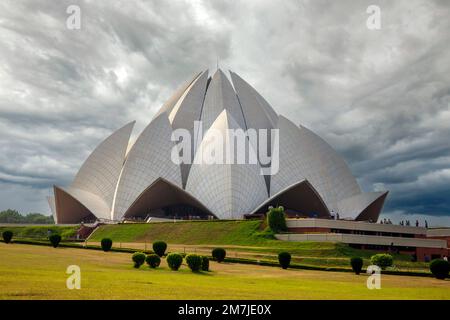 Der Lotus-Tempel in Delhi, Indien, ist ein Baháʼí-Gebetshaus, das im Dezember 1986 gewidmet wurde. Der Architekt des Lotus-Tempels ist weit weg Stockfoto