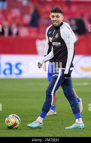 Sevilla, Spanien. 08., Januar 2023. Munir El Haddadi (17) von Getafe wärmt sich auf, bevor das LaLiga Santander Spiel zwischen dem FC Sevilla und Getafe im Estadio Ramon Sanchez Pizjuan in Sevilla stattfindet. (Foto: Gonzales Photo - Jesus Ruiz Medina). Stockfoto