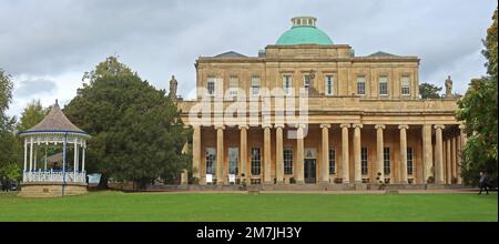 The Pittville Pump Room, Spa Building, geleitet von Cheltenham Trust Charity, East Approach Drive, Cheltenham, Gloucestershire, England, UK, GL52 3JE Stockfoto