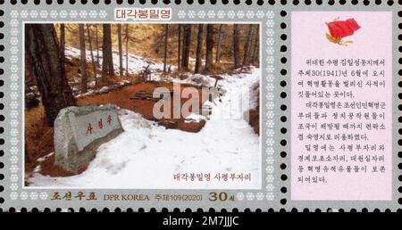 2020 Nordkorea-Stempel. Zum 75. Jahrestag der Befreiung Koreas. Geheime Militärbasen am Mt. Paektu Stockfoto